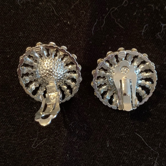 🆕🔥Crystals Vintage Pearl Crystal ClipOn Earrings - Picture 2 of 3